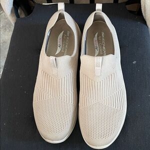 Skechers Light Beige Knit Arch Fit